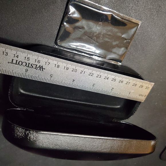 Coach Black Leather Sunglasses Large case - Picture 6 of 6